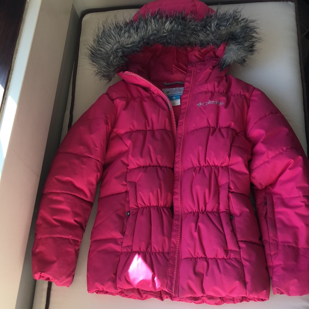Columbia XS Kids Winter Jacket with faux fur detachable hood.